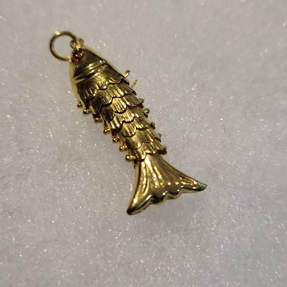 14K Gold Fish Pendant (3cm) - Picture 7 of 9